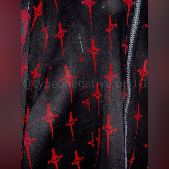 (SOLD) Lip Service LS Daggers (2003) Red and Black Bondage Straight Jacket - Picture 3 of 4